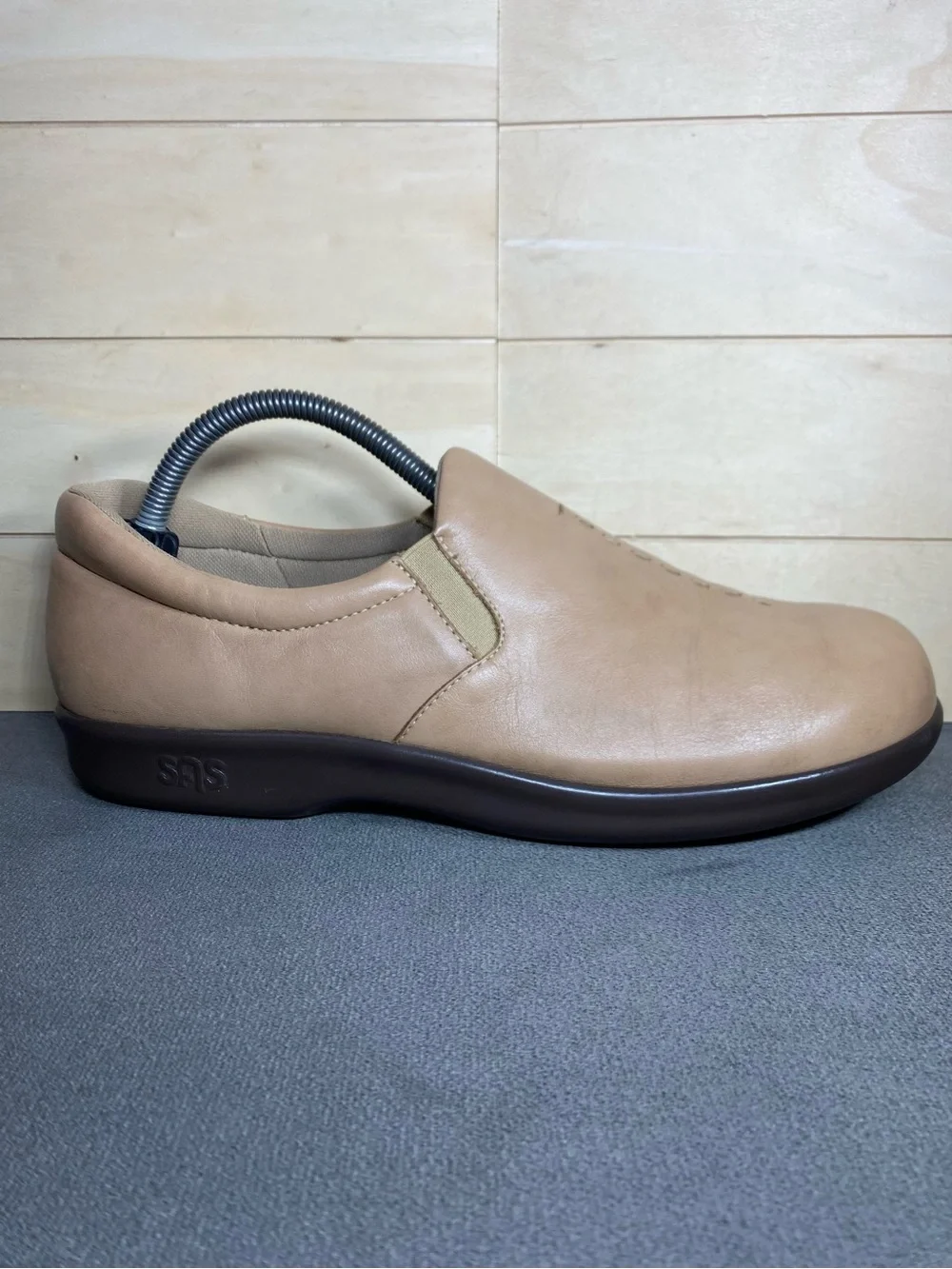 SAS Viva Slip-Ons Tan Leather Women's Size 10 N Shoes Tripad Comfort Loafers